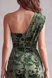 Vestido de cocktail curto bodycon de veludo de um ombro e drapeado