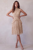 Vestido Midi Midi Champagne de gola alta, camadas e folhos, sem mangas e lantejoulas