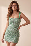 Vestido de cocktail curto verde bodycon decote quadrado com penas e lantejoulas