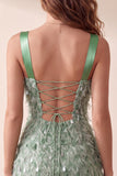 Vestido de cocktail curto verde bodycon decote quadrado com penas e lantejoulas