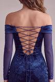 Vestido de cocktail curto de mangas compridas com estampado de cetim em ombros descobertos, Bodycon azul-marinho