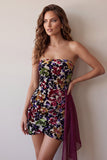 Vestido de cocktail curto bodycon sem alças com estampado de veludo borgonha e drapeado
