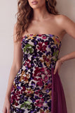 Vestido de cocktail curto bodycon sem alças com estampado de veludo borgonha e drapeado