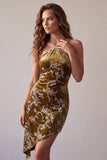 Vestido de cocktail curto com estampado alto e baixo com estampado assimétrico de veludo dourado mostarda