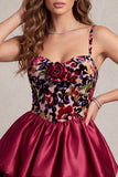 Vestido de cocktail curto em Linha A com Espartilho Vermelho, Veludo de Veludo Vermelho, Linha A, Vestido Curto de Cocktail com Flor 3D