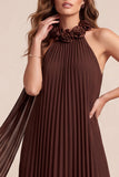 Vestido formal Maxi plissado em chiffon A-Line Chocolate com flor 3D