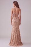 Vestido formal longo aplicado sem alças sem alças com abertura e fenda lateral