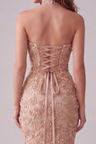 Vestido formal longo aplicado sem alças sem alças com abertura e fenda lateral