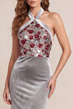 Sereia cinzenta com decote halter e veludo de lantejoulas vestido formal comprido