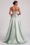 Vestido de Baile de Finalistas Verde Espartilho A-Line A-Strapless de Cetim Aplicações Sem Alças com Laço e Fenda