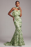 Vestido de Baile de finalistas verde, sem alças, com folhos e lantejoulas