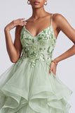 Vestido de baile de finalistas verde claro com alças finas, lantejoulas em camadas, vestido de baile longo com apliques
