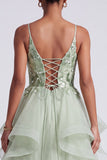 Vestido de baile de finalistas verde claro com alças finas, lantejoulas em camadas, vestido de baile longo com apliques