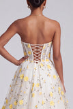 Vestido de Baile Longo, Corset Amarelo Claro Sem Alças, com Folhos e Folhos e Aplicações Florais