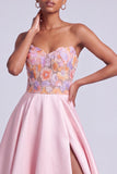 Vestido de baile de finalista de cetim rosa sem alças floral A-Line Long com fenda lateral