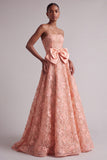 Vestido de Baile Longo de Finalistas Bordado Floral Sem Alças Pêssego com Laço de Cetim