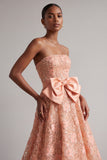 Vestido de Baile Longo de Finalistas Bordado Floral Sem Alças Pêssego com Laço de Cetim