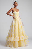 Vestido de baile de finalista Jacquard Amarelo, sem alças, em A-Line com camadas, com bainha com folhos