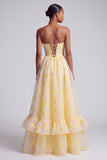 Vestido de baile de finalista Jacquard Amarelo, sem alças, em A-Line com camadas, com bainha com folhos
