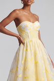 Vestido de baile de finalista Jacquard Amarelo, sem alças, em A-Line com camadas, com bainha com folhos