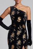 Vestido de mãe de mãe da noiva em veludo preto com bainha de veludo preto, lantejoulas de um ombro
