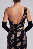 Vestido de mãe de mãe da noiva em veludo preto com bainha de veludo preto, lantejoulas de um ombro