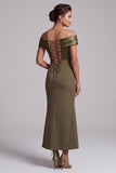 Vestido midi midi com folhos no ombro com folhos e fenda lateral