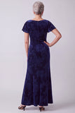 Vestido longo de mãe da noiva com gola batida, decote azul-marinho, veludo floral, mangas esvoaçantes