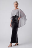 Vestido de mãe da noiva com bordado de veludo preto, lantejoulas franzidas com gola bata e capa de chiffon