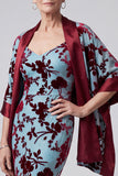 Vestido Longo de Mãe da Noiva Veludo Veludo Azul Lago com Capa