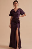 Vestido de convidado de casamento Maxi de cetim franzido com capuz de ameixa e fenda lateral