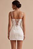 Espartilho branco bodycon de cetim com alças finas, vestido branco curto com flor 3D
