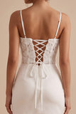 Espartilho branco bodycon de cetim com alças finas, vestido branco curto com flor 3D