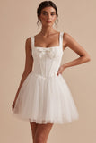 Espartilho branco de tule decote quadrado, vestido branco curto com laço