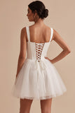 Espartilho branco de tule decote quadrado, vestido branco curto com laço