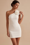 Vestido Branco Branco Bodycon Justo, Curto Um Ombro Pequeno com Flor 3D