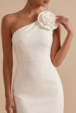Vestido Branco Branco Bodycon Justo, Curto Um Ombro Pequeno com Flor 3D