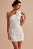 Vestido Branco Branco Bodycon Justo, Curto Um Ombro Pequeno com Flor 3D