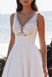 Vestido de Noiva branco, decote em V, renda em renda, até ao comprimento do chá,