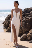 Vestido de Noiva Maxi em Tule Franzido com Espartilho Branco e Decote em V, com Fenda Lateral
