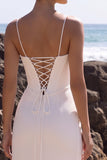 Vestido de Noiva Maxi em Tule Franzido com Espartilho Branco e Decote em V, com Fenda Lateral