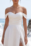Vestido de noiva branco de cetim franzido em cetim com fenda de renda