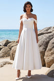 Vestido de noiva branco de cetim franzido até ao ombro, com renda