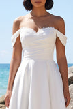 Vestido de noiva branco de cetim franzido até ao ombro, com renda
