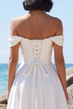 Vestido de noiva branco de cetim franzido até ao ombro, com renda