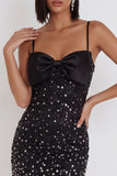 Vestido de cocktail preto Bodycon com alças finas e laço brilhante com strass
