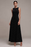 Vestido preto de veludo maxi de gola redonda