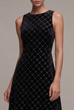 Vestido preto de veludo maxi de gola redonda