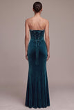 Vestido longo de veludo sem alças em forma de espartilho azul pavão, sereia, com strass