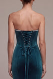 Vestido longo de veludo sem alças em forma de espartilho azul pavão, sereia, com strass